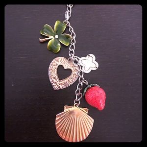 Guess VINTAGE Necklace 🍓💫 Final Price 💫